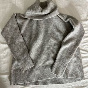 BANANA REPUBLIC SWEATER